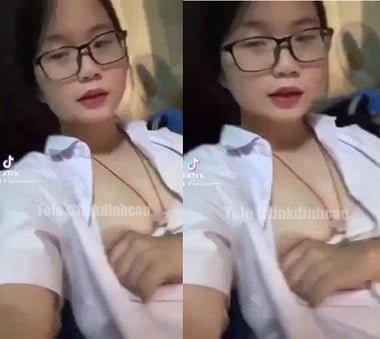 Почистила ее пизду для сексуальных горничных